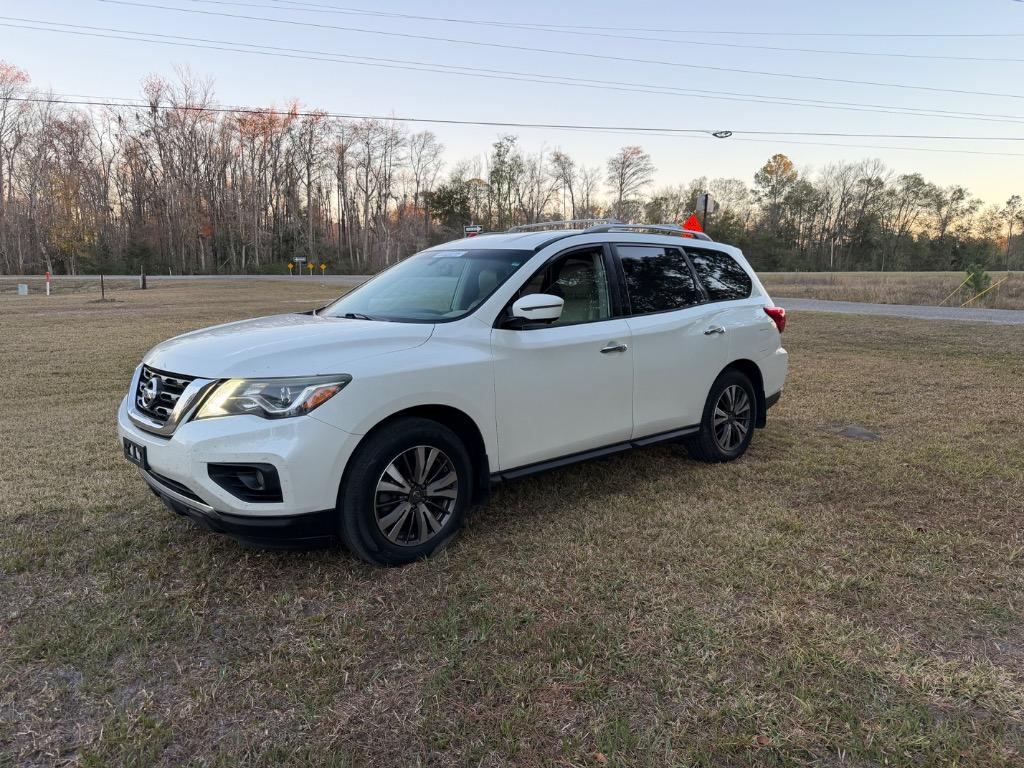 2017 Nissan Pathfinder SL 2WD's photo
