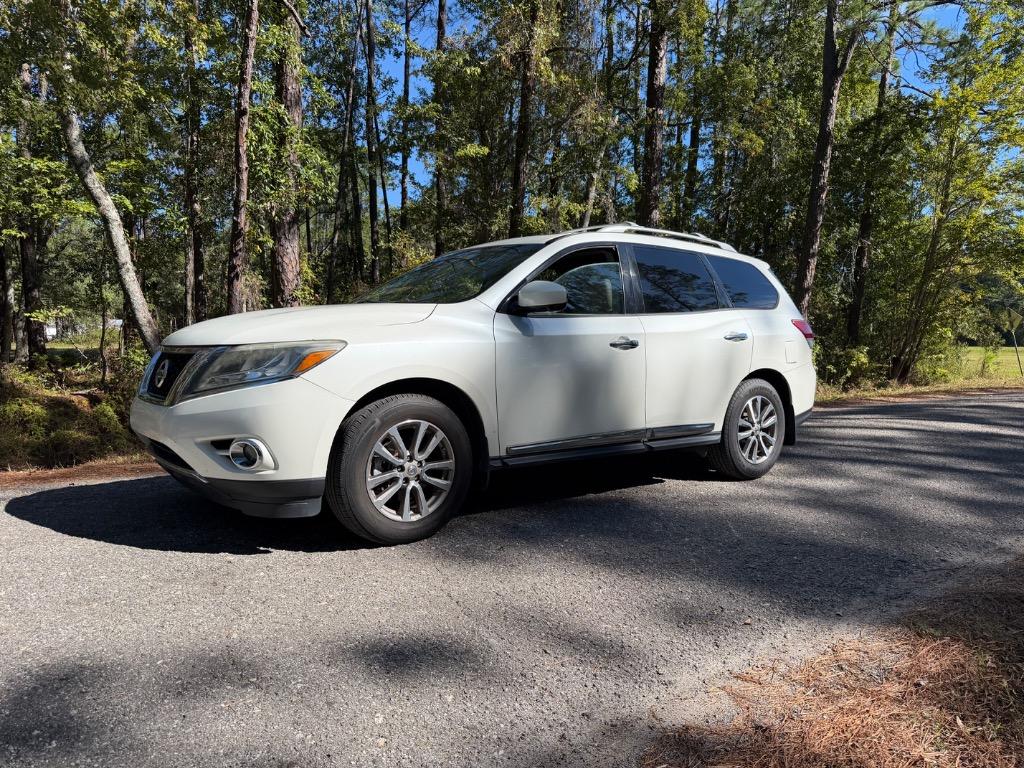 2015 Nissan Pathfinder SL 2WD's photo
